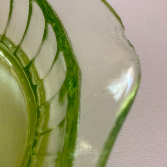 Vintage Uranium Depression Glass Juicer 8.5”w x 6”D x 3.5”H - Picture 5 of 6